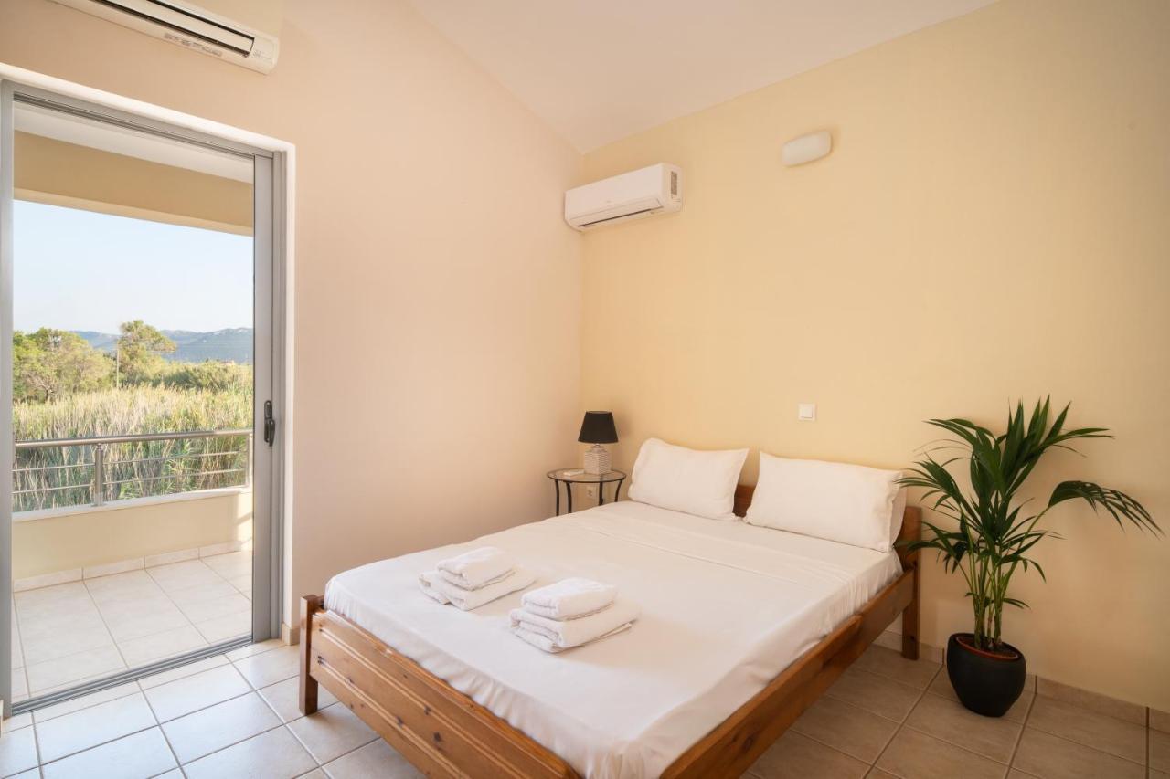 Spacious Beachfront Maisonettes With Stunning Views & A Private Beach Monemvasía Exterior photo