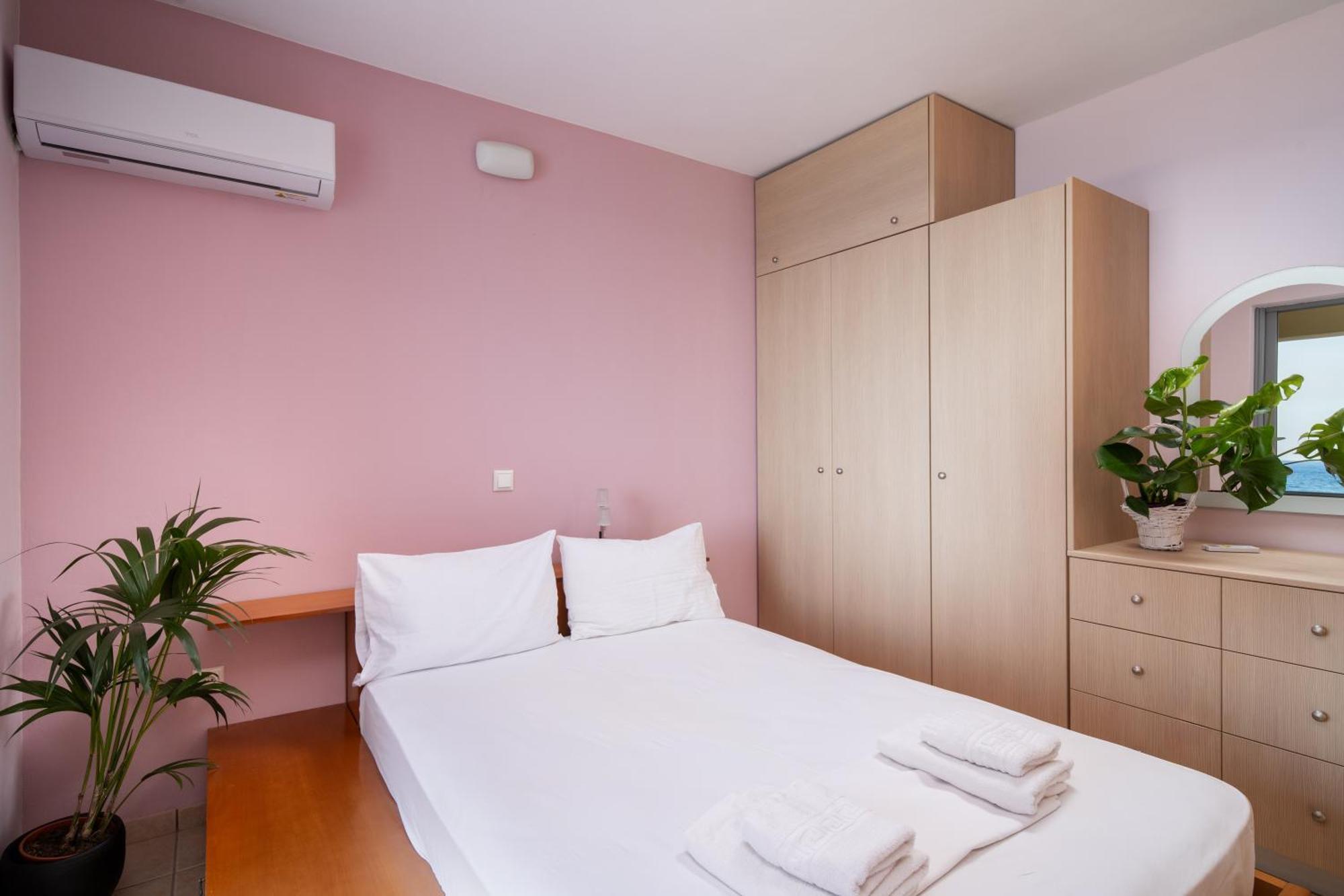 Spacious Beachfront Maisonettes With Stunning Views & A Private Beach Monemvasía Exterior photo